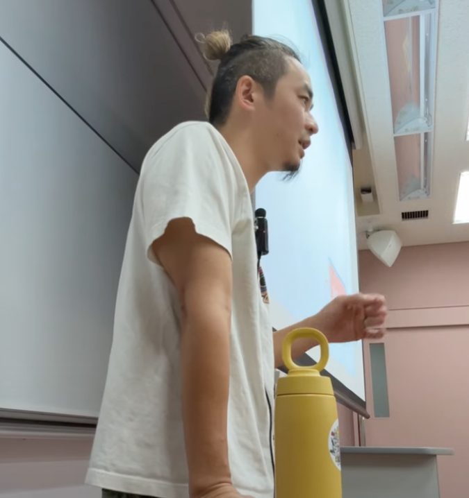 実践女子大学にて、学生に映像制作の面白さを伝える講義風景1